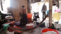Mỡ, da heo ‘bẩn’ chuẩn bị tới quán bánh mì, cơm tấm