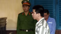 Tranh nhau chỗ ngủ, chém bạn tù suýt chết