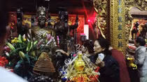 "Gần chùa gọi Bụt bằng anh"