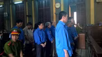 Hoãn phiên phúc thẩm vụ ‘thổi giá’ tàu lặn để bị cáo mời luật sư