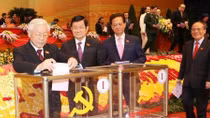 Các đại biểu bỏ phiếu bầu Ban Chấp hành Trung ương khóa XII