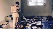 500 chai rượu lậu trên đường ra Hà Nội 