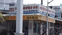 Chủ tiệm vàng báo bị đánh tráo hơn 6 nghìn USD