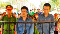 Cự cãi trên bàn nhậu, chém bạn tử vong