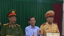 Tặng bằng khen đột xuất cho 2 tập thể, 10 cá nhân Công an TP Cần Thơ