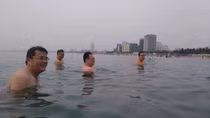 Nhiều lãnh đạo Đà Nẵng “tắm biển” khẳng định biển an toàn 