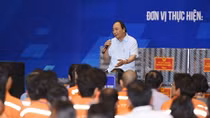 Thủ tướng Nguyễn Xuân Phúc đối thoại với công nhân