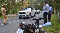 Xe hơi thổi bay 2 xe máy trên đèo Prenn