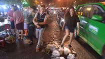 Du khách thải rác, nhếch nhác chợ đêm Đà Lạt