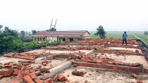 Làng quê cố đô điêu tàn sau trận lốc xoáy kinh hoàng quét qua