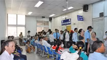 “Vướng” qui định, lao động tự do khó mua bảo hiểm y tế