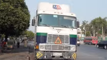 Lái xe container cán chết người rồi bỏ chạy 