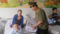 Trao tặng hàng trăm thùng sữa cho trẻ em và bệnh nhi nghèo