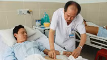 Suýt mất chân vì nhờ thầy lang vườn nắn gân