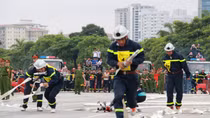 Cuộc so tài giữa lính cứu hỏa trước giặc lửa