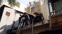 Cháy nhà vắng chủ trong hẻm sâu