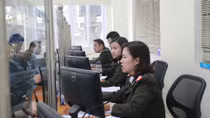 Bài 1: Ngày thường của những nữ sỹ quan xuất nhập cảnh
