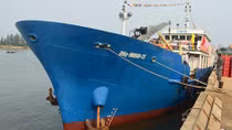 Đóng tàu vỏ thép thay tàu vỏ gỗ trên vịnh Hạ Long