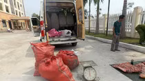 Lại phát hiện thịt thối trên xe khách