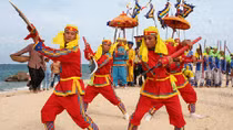 Tháng Giêng, vịn câu bả trạo lần về... Nghinh ông