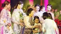Nối dài tình yêu với áo dài