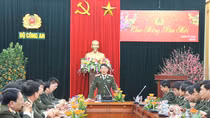 Thứ trưởng Trần Việt Tân kiểm tra công tác trực ban, trực chiến tại Văn phòng Bộ Công an