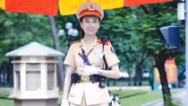 Những bóng hồng đứng chốt giờ cao điểm