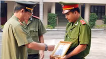 Khen thưởng đơn vị điều tra làm rõ thủ phạm sát hại bò tót
