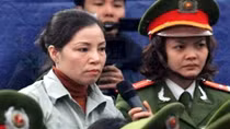 "Quái chiêu" của các "nữ quái" và số phận những đứa trẻ sinh ra từ ngục tối