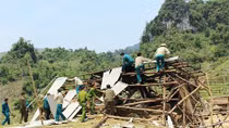 Giông lốc kinh hoàng ở Sơn La làm 1 người chết, hàng ngàn ngôi nhà bị tốc mái