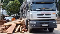 Gắn mác cơ quan báo chí lên xe để chở gỗ lậu