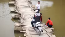 Người dân 2 thôn mòn mỏi giấc mơ về một cây cầu