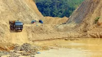 Lợi dụng thực hiện dự án kè chỉnh trị sông A Vương để khai thác vàng sa khoáng?