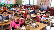 Quảng Trị mở lớp bán trú vùng cao đưa học sinh bỏ học trở lại trường