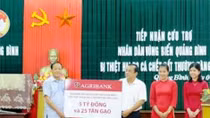 Agribank trao 5 tỷ đồng và 25 tấn gạo hỗ trợ ngư dân 