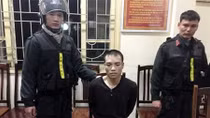 Ngày xuân, xách "hàng nóng" đi đòi nợ thuê