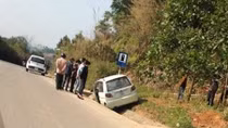 Uống rượu say vẫn cầm lái “khủng bố” người đi đường