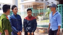 Bắt 2 đối tượng cướp túi xách, cắt đứt 4 gân tay của cô gái