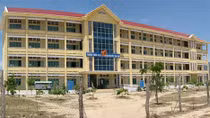 300 thầy trò phải đeo khẩu trang trong giờ học