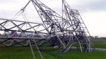 Gió lốc hạ gục cột điện đường dây 500 KV