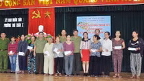  “Tết vì người nghèo” đến với người nghèo thành phố bên bờ sông Hàn