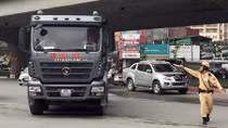 Xe tải vẫn tung hoành trên nhiều tuyến phố cấm