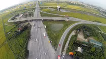 Dân lại phá rào, đi ngược chiều trên cao tốc Nội Bài - Lào Cai