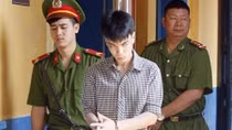 Bênh cha, dẫn bạn mang mã tấu truy sát nhà hàng xóm