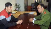 Giải cứu thành công cô gái bị người yêu kề dao vào cổ … đòi cưới