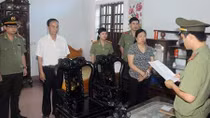 300 ngày lưu lạc vì chiếc "bánh vẽ" nơi xứ người
