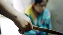 Nghi ngoại tình, giết vợ rồi tự thú