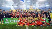 Muốn đá kiểu "cửa trên", nhưng...
