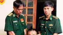 Đối tượng người Lào đang “tuồn” ma túy vào Việt Nam thì bị bắt