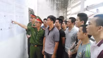Niềm vui của những cử tri “đặc biệt”